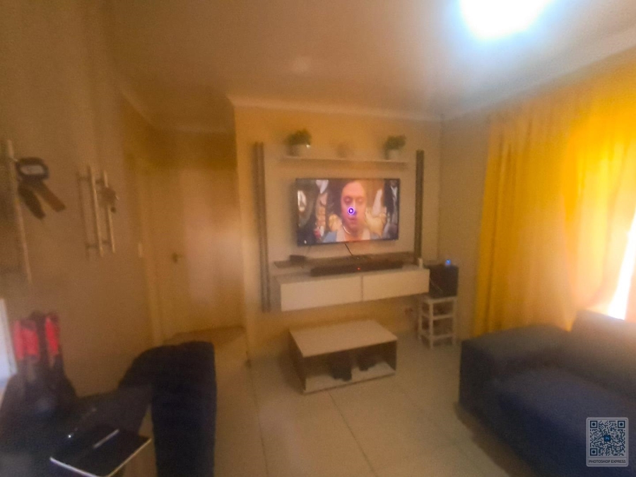 2 Bedroom Property for Sale in Clayville Gauteng
