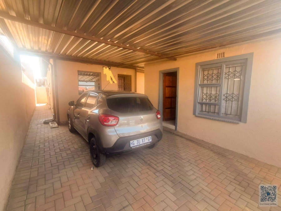 2 Bedroom Property for Sale in Clayville Gauteng