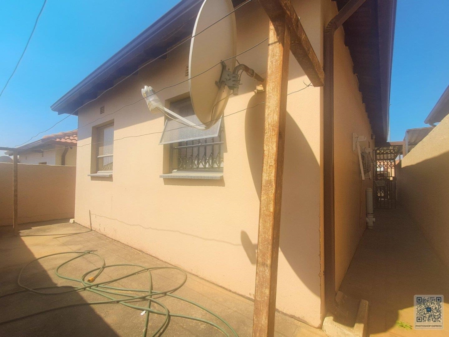 2 Bedroom Property for Sale in Clayville Gauteng