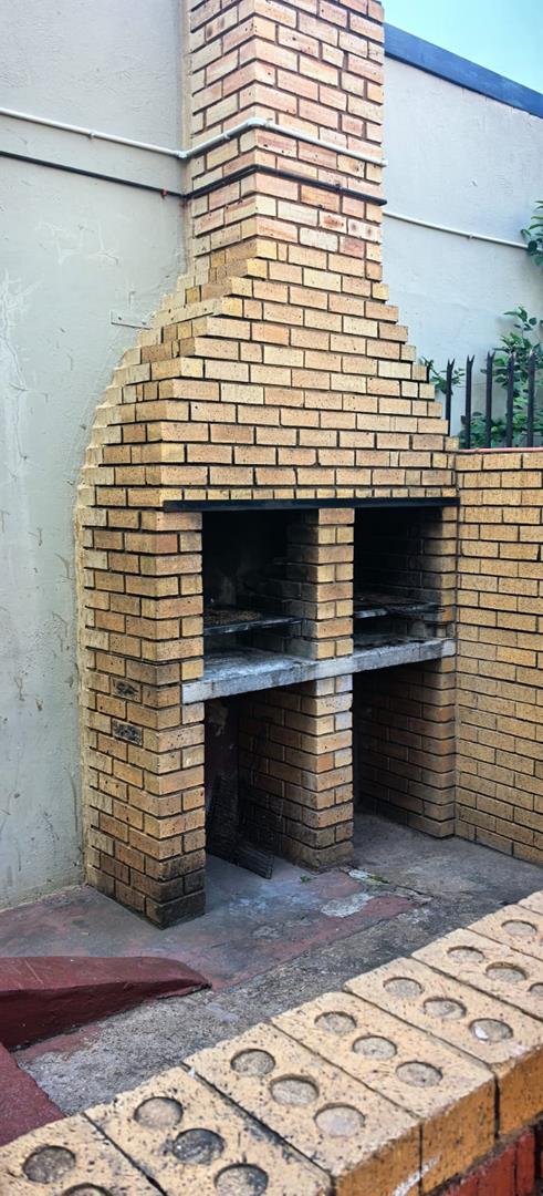 2 Bedroom Property for Sale in Pretoria North Gauteng