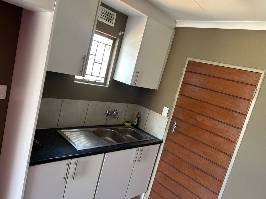 4 Bedroom Property for Sale in Lotus Gardens Gauteng