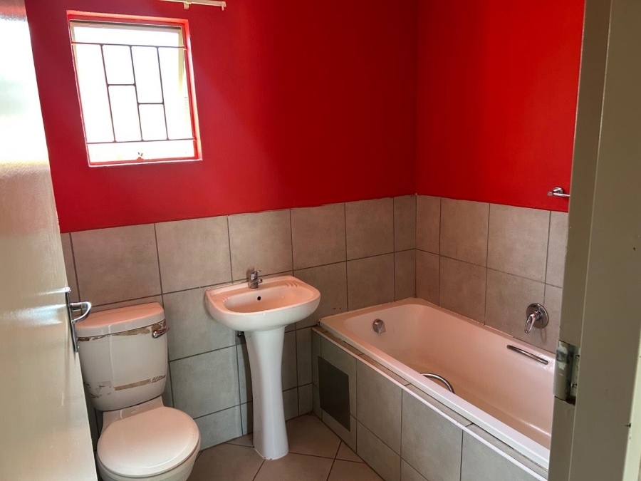 4 Bedroom Property for Sale in Lotus Gardens Gauteng