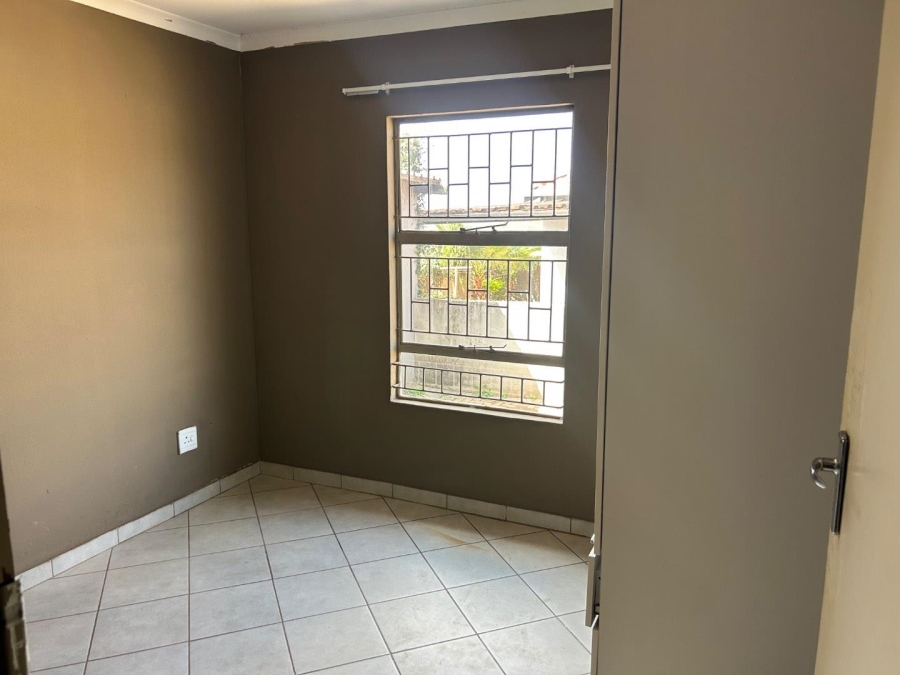 4 Bedroom Property for Sale in Lotus Gardens Gauteng
