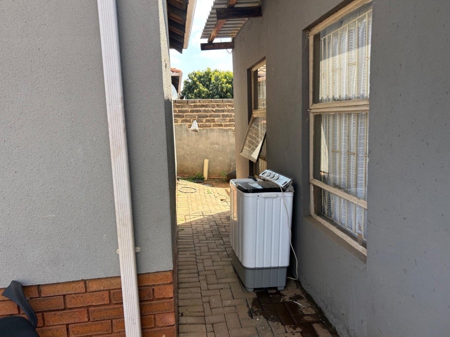 4 Bedroom Property for Sale in Lotus Gardens Gauteng