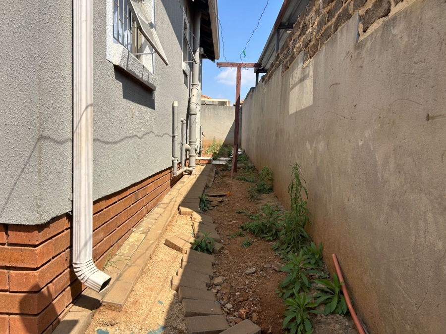 4 Bedroom Property for Sale in Lotus Gardens Gauteng