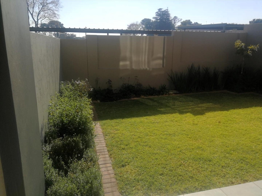 To Let 1 Bedroom Property for Rent in Fourways Gauteng