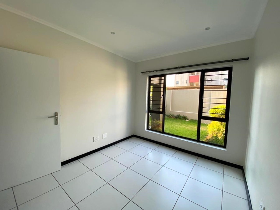 To Let 1 Bedroom Property for Rent in Fourways Gauteng