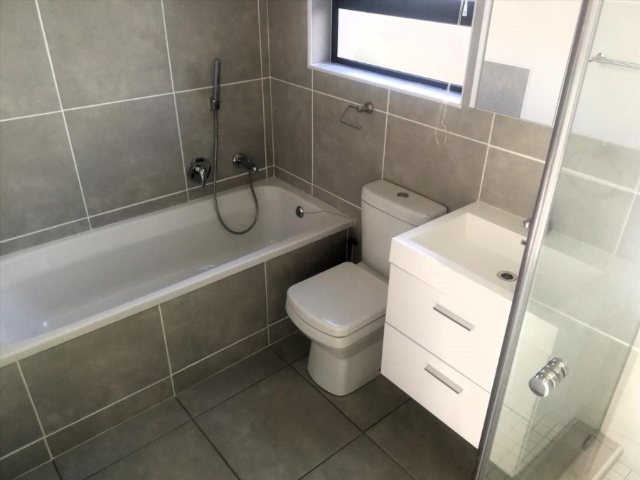 To Let 1 Bedroom Property for Rent in Fourways Gauteng