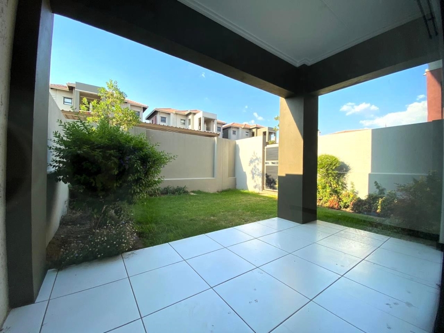 To Let 1 Bedroom Property for Rent in Fourways Gauteng
