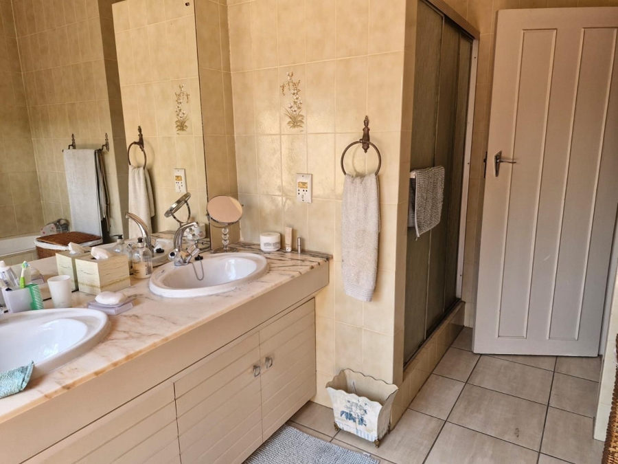 3 Bedroom Property for Sale in Morningside Manor Gauteng