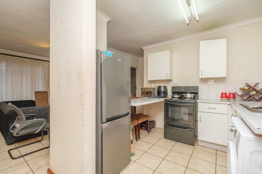 1 Bedroom Property for Sale in Die Hoewes Gauteng