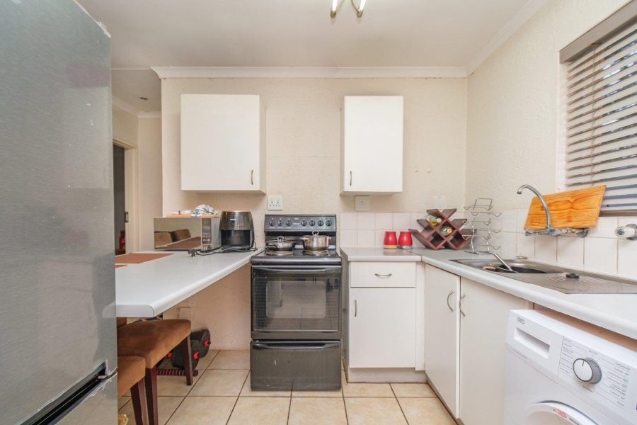 1 Bedroom Property for Sale in Die Hoewes Gauteng