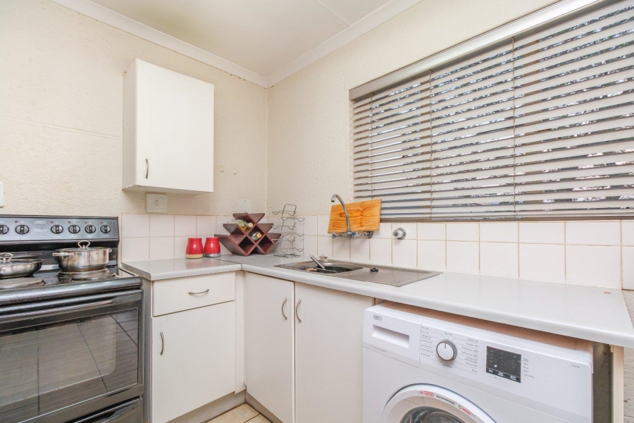1 Bedroom Property for Sale in Die Hoewes Gauteng