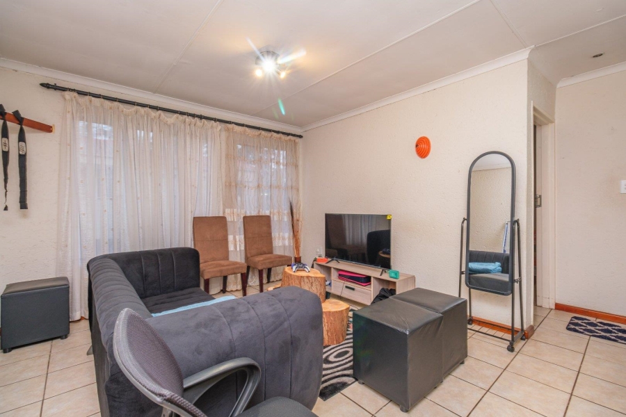 1 Bedroom Property for Sale in Die Hoewes Gauteng
