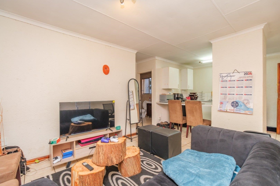 1 Bedroom Property for Sale in Die Hoewes Gauteng