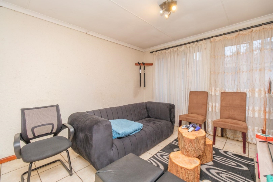 1 Bedroom Property for Sale in Die Hoewes Gauteng