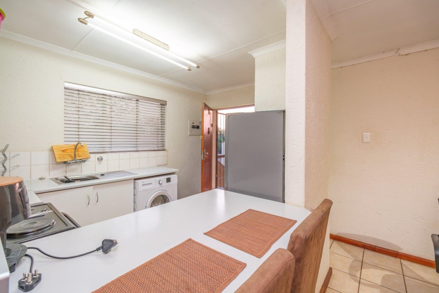 1 Bedroom Property for Sale in Die Hoewes Gauteng