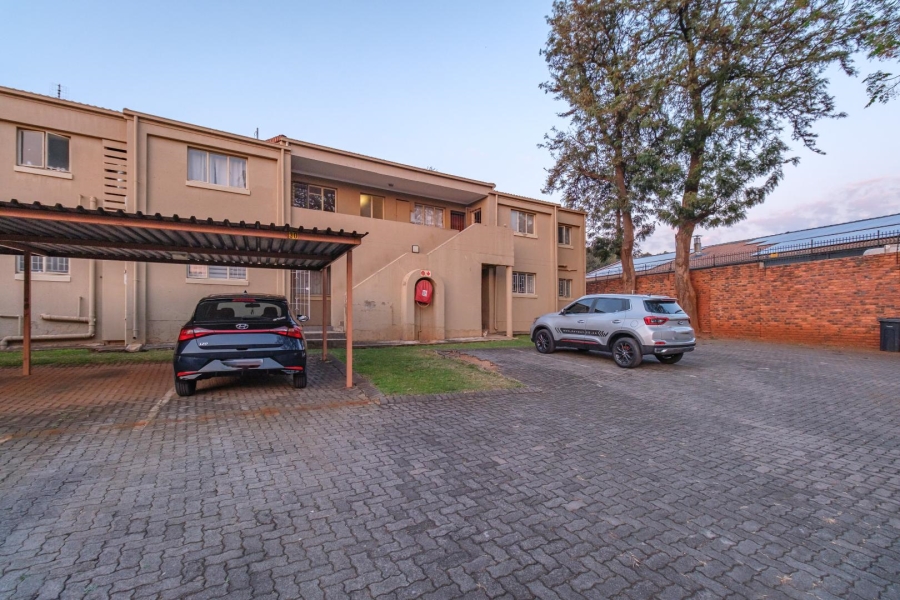 1 Bedroom Property for Sale in Die Hoewes Gauteng