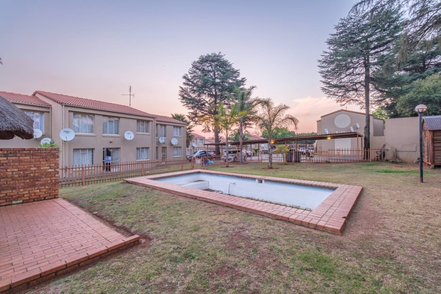1 Bedroom Property for Sale in Die Hoewes Gauteng