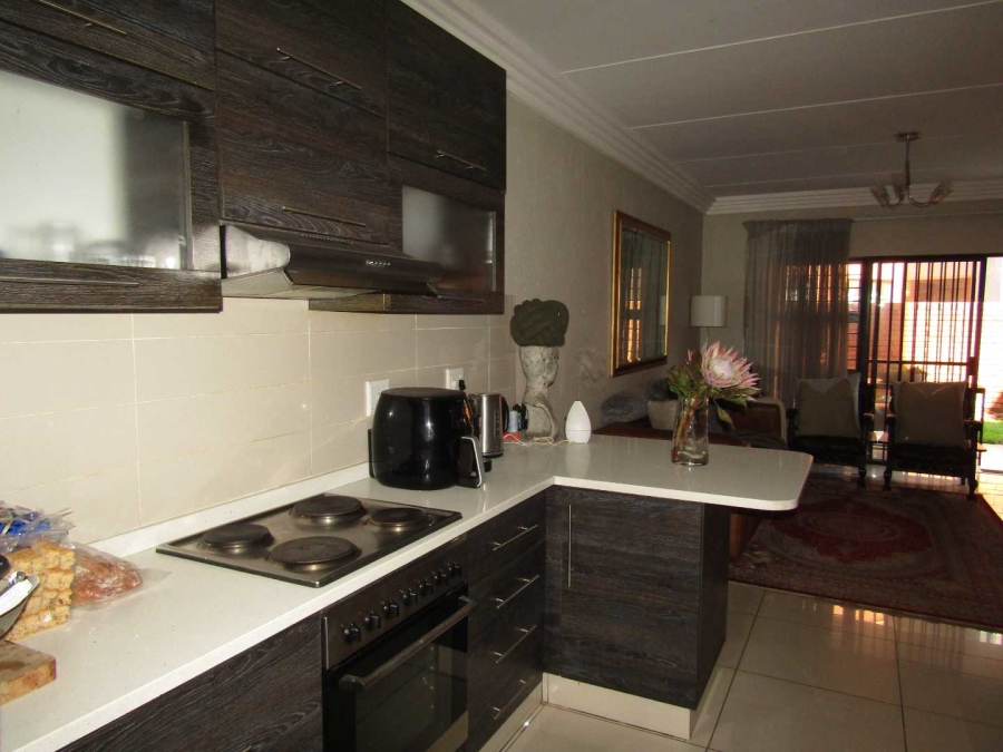 To Let 2 Bedroom Property for Rent in Eveleigh Gauteng