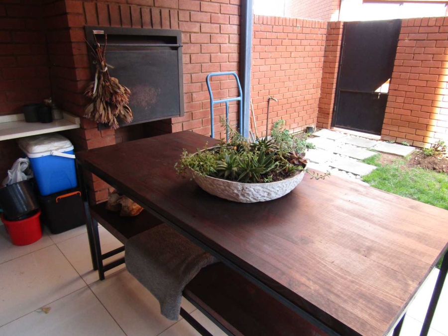 To Let 2 Bedroom Property for Rent in Eveleigh Gauteng