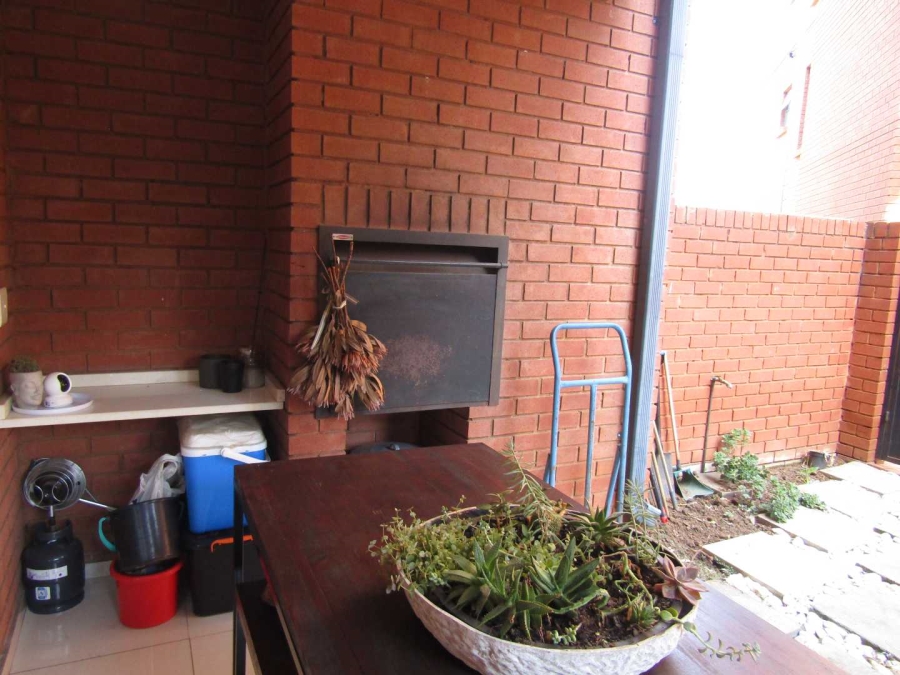 To Let 2 Bedroom Property for Rent in Eveleigh Gauteng