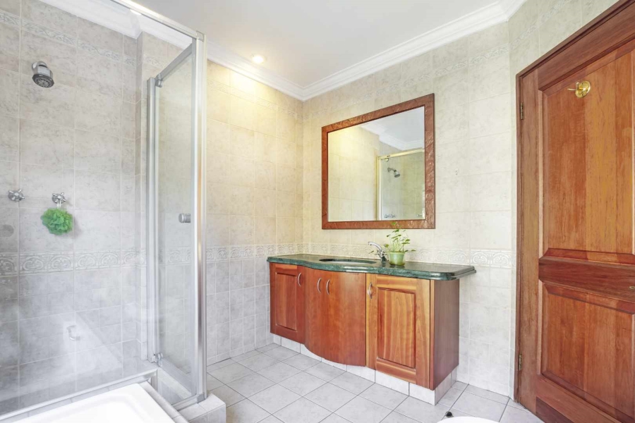 5 Bedroom Property for Sale in Fourways Gardens Gauteng
