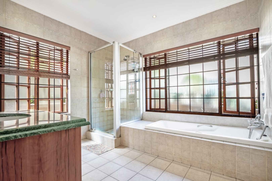 5 Bedroom Property for Sale in Fourways Gardens Gauteng