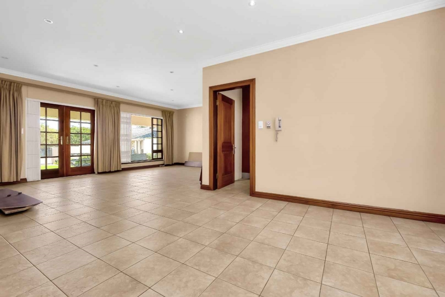 5 Bedroom Property for Sale in Fourways Gardens Gauteng