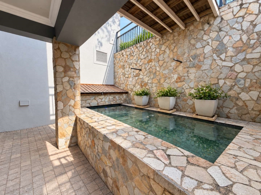 5 Bedroom Property for Sale in Helderfontein Estate Gauteng