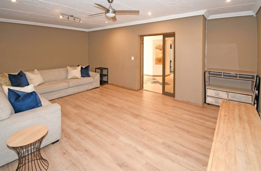 6 Bedroom Property for Sale in Noordhang Gauteng