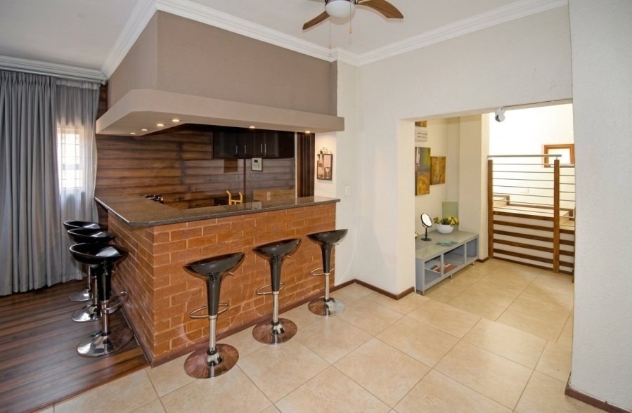 6 Bedroom Property for Sale in Noordhang Gauteng