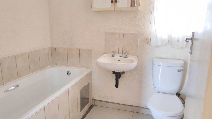2 Bedroom Property for Sale in Lenasia South Gauteng
