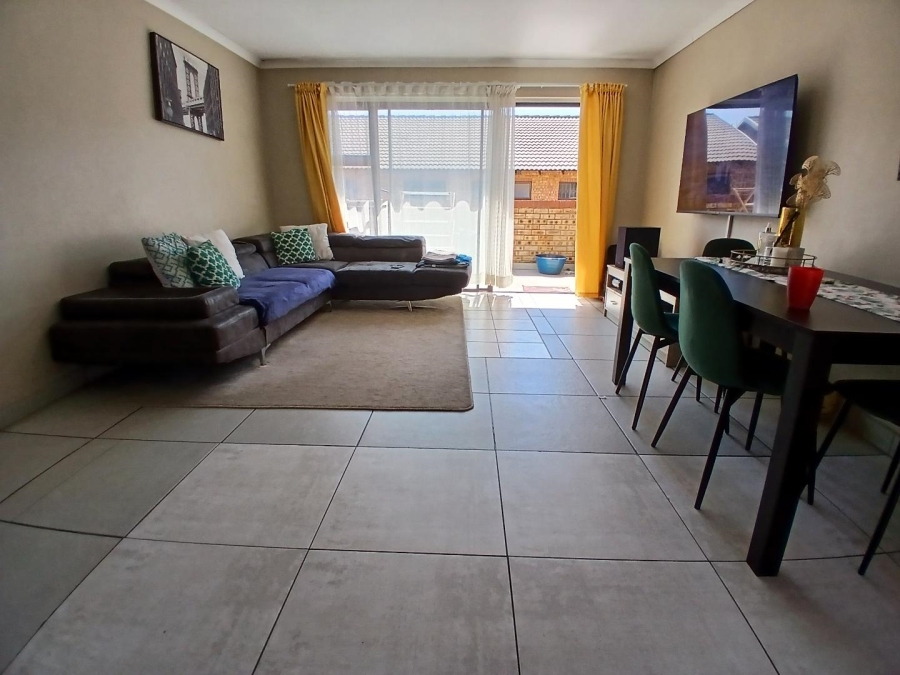 2 Bedroom Property for Sale in Goedeburg Gauteng