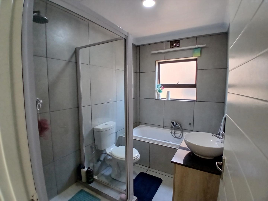 2 Bedroom Property for Sale in Goedeburg Gauteng