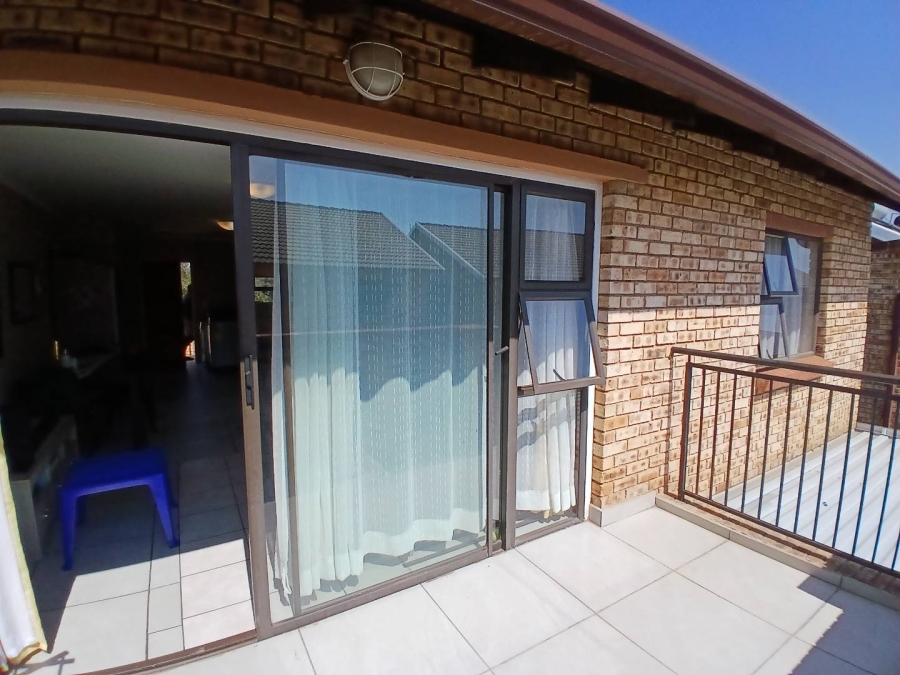 2 Bedroom Property for Sale in Goedeburg Gauteng