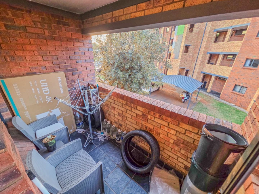 2 Bedroom Property for Sale in La Montagne Gauteng