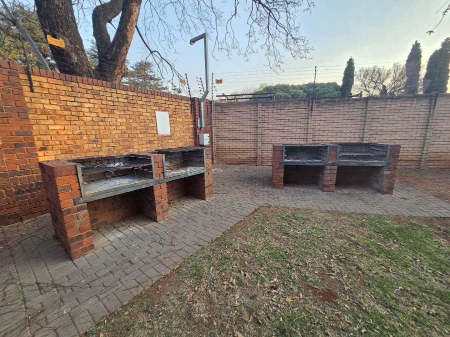 2 Bedroom Property for Sale in La Montagne Gauteng