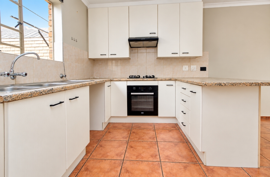 2 Bedroom Property for Sale in Wilgeheuwel Gauteng