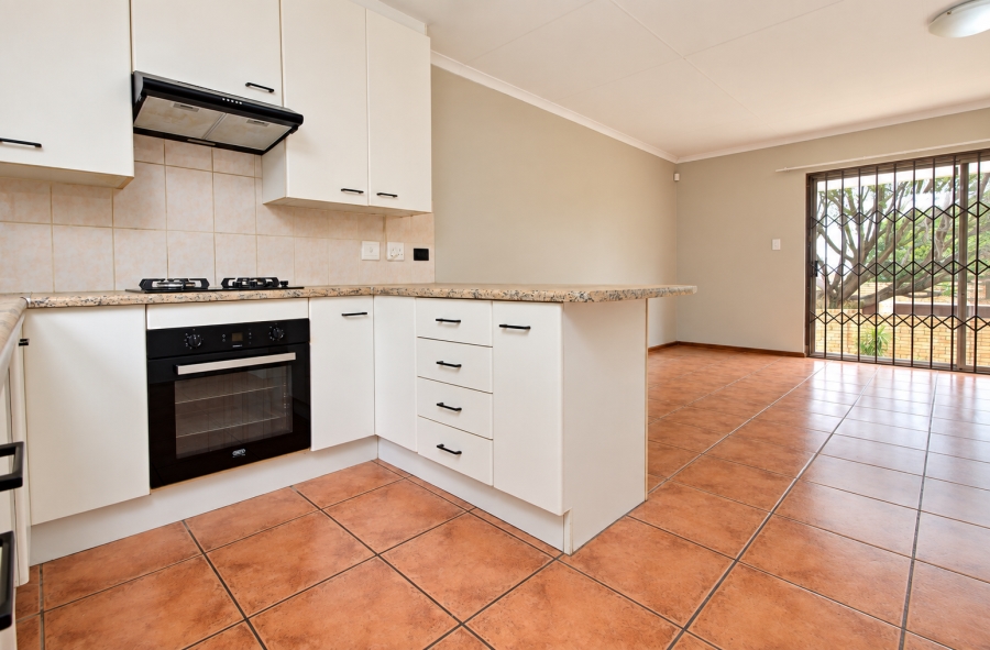 2 Bedroom Property for Sale in Wilgeheuwel Gauteng