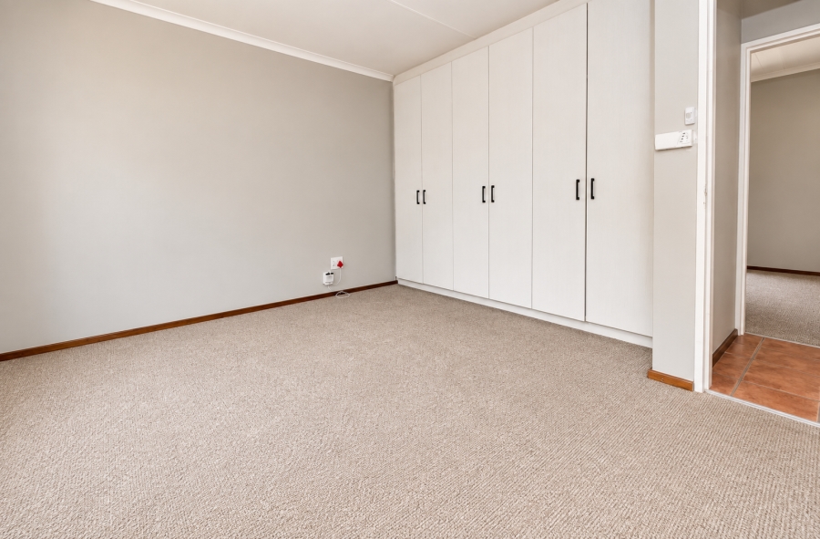 2 Bedroom Property for Sale in Wilgeheuwel Gauteng