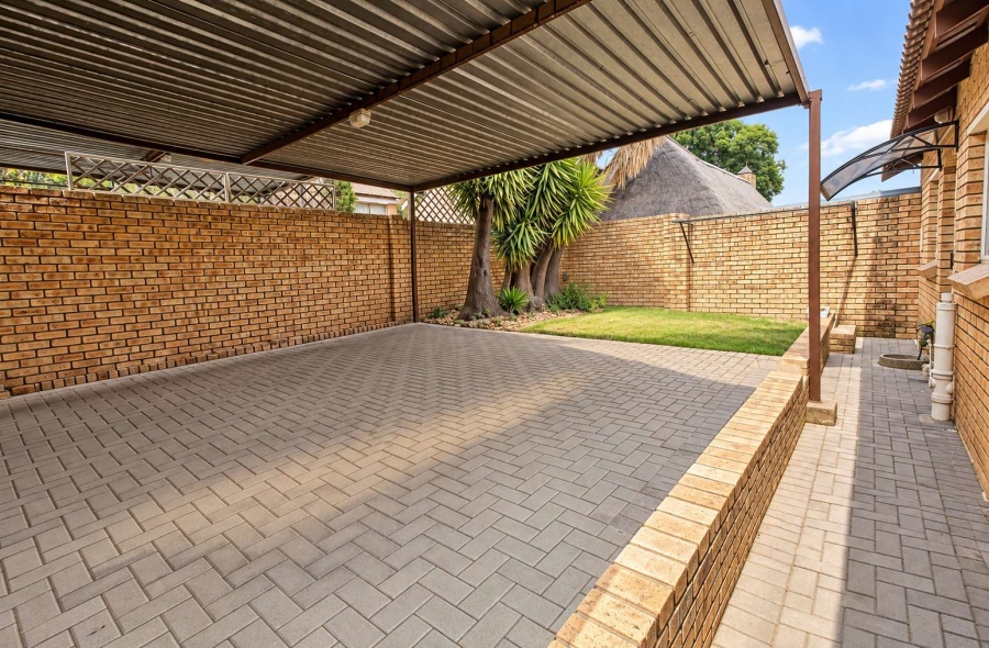 2 Bedroom Property for Sale in Wilgeheuwel Gauteng
