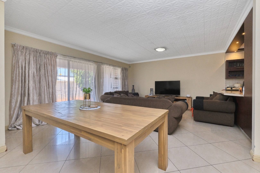 3 Bedroom Property for Sale in Little Falls Gauteng