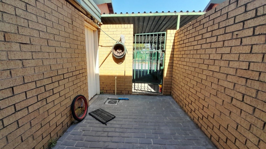 To Let 3 Bedroom Property for Rent in Birchleigh North Gauteng