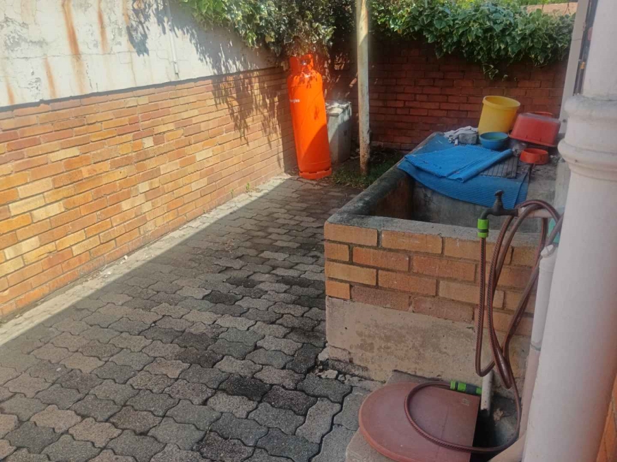 6 Bedroom Property for Sale in Plantation Gauteng
