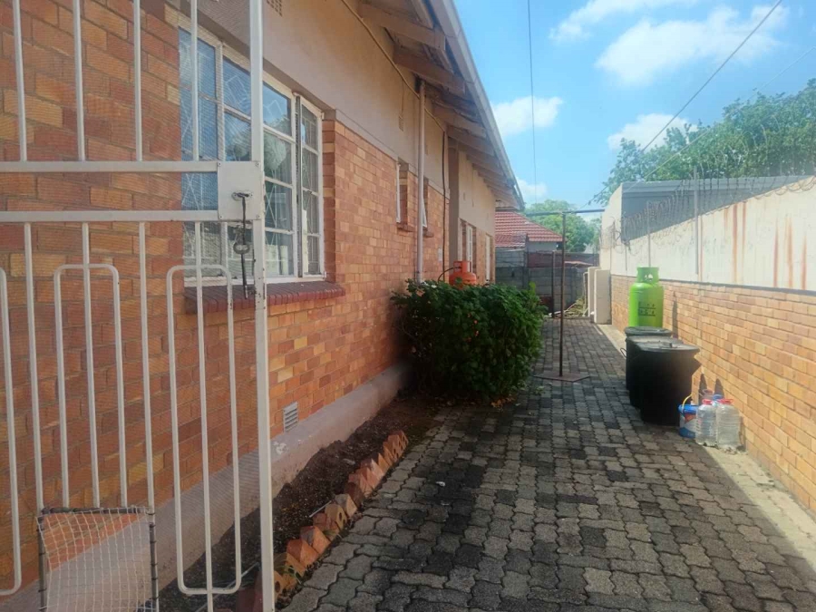 6 Bedroom Property for Sale in Plantation Gauteng