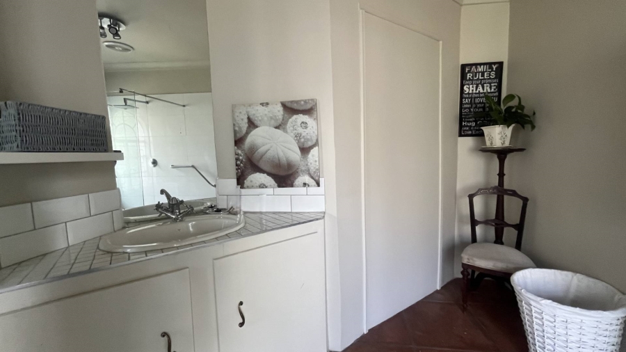 To Let 1 Bedroom Property for Rent in Emmarentia Gauteng