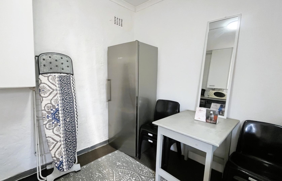 To Let 1 Bedroom Property for Rent in Emmarentia Gauteng