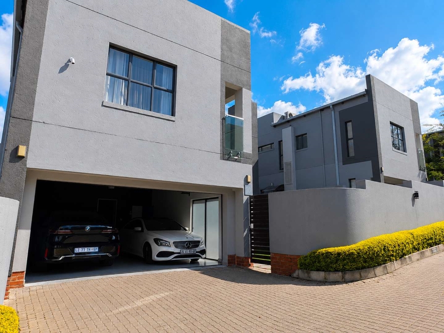 To Let 4 Bedroom Property for Rent in Bryanston Gauteng