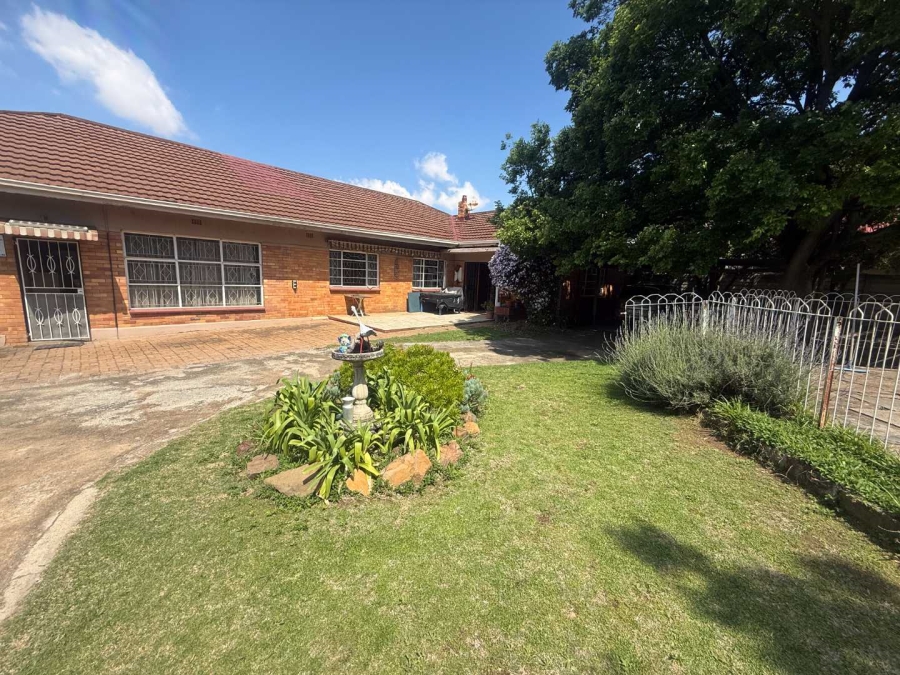 6 Bedroom Property for Sale in Plantation Gauteng
